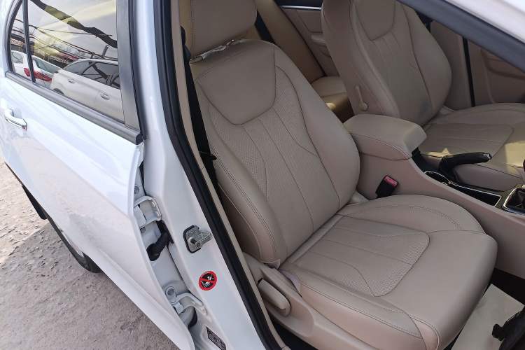 Used Geely Auto Emgrand 2017 Sedan Million Edition 1.5L Manual Luxury Model