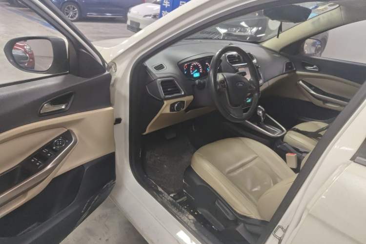 Used Ford Escort 2015 1.5L Automatic Fashion Model