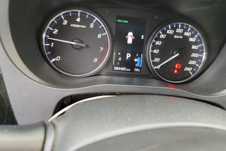 Used Mitsubishi Outlander 2019 2.4L Two-Wheel Drive ZhiXing Version 5 Seats China V Emission Standard