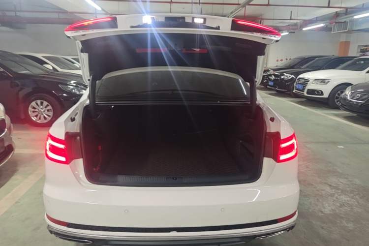 Used Audi A4L 2019 40 TFSI Fashion Edition China VI Emission Standard
