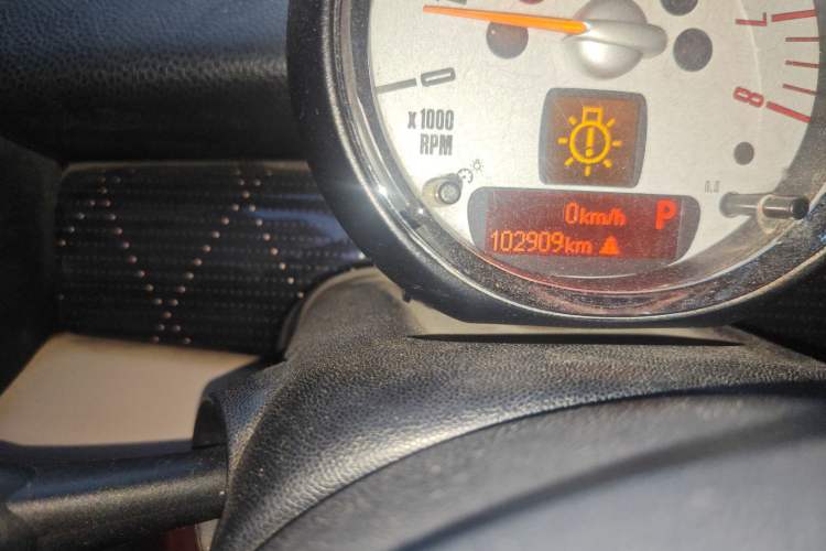 Used MINI 2012 1.6L ONE Baker Street Odometer Close Up