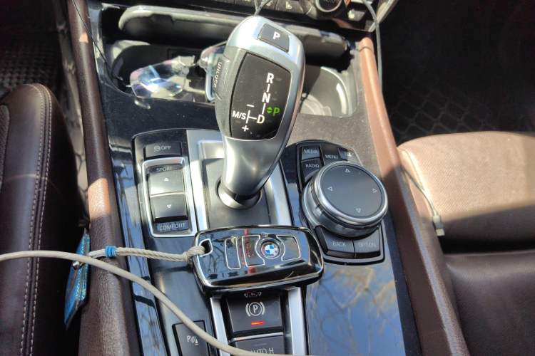 Used BMW 5 Series GT 2015 528i Luxury Edition Gear Lever