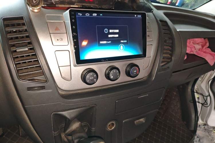 Used SAIC MAXUS Xintu V80 2017 2.5T 5-Speed Manual Aoyuntong National V Short Wheelbase Mid-Roof 5/6/10-Seater
