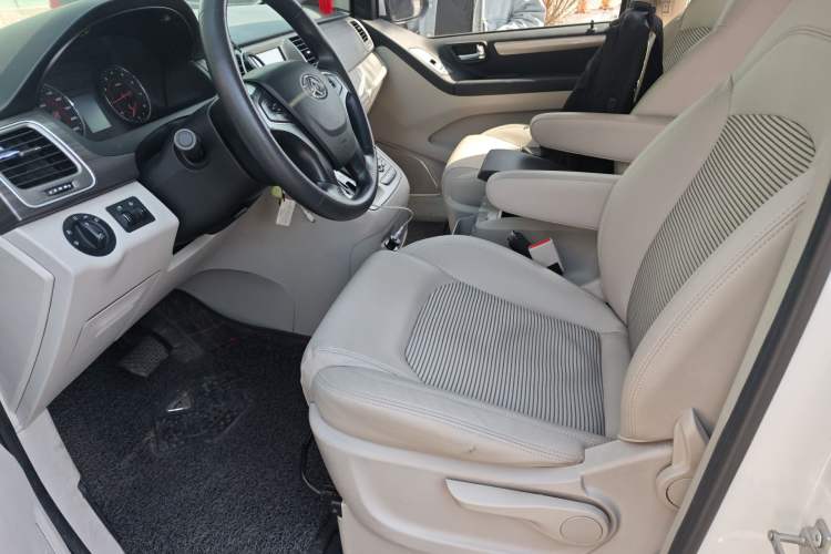 Used SAIC MAXUS G10 2016 2.0T Automatic Fashion Edition Left Front Seat