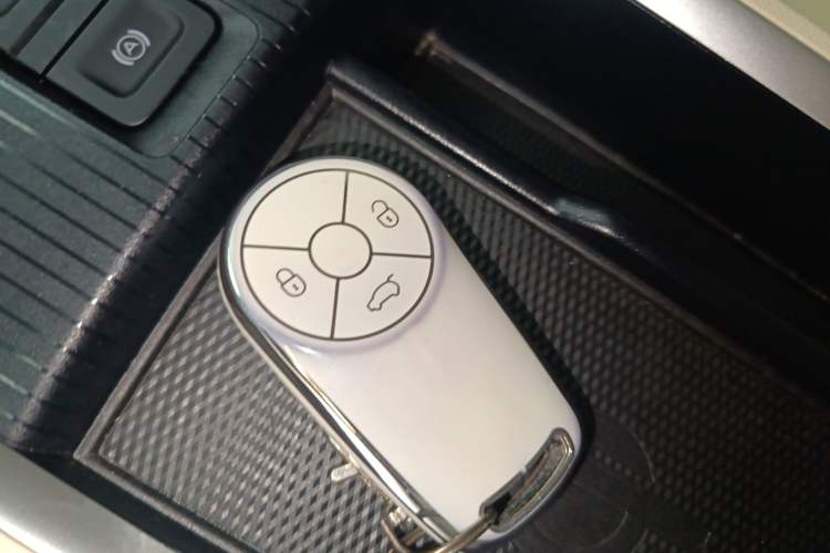 Used ORA Good Cat 2021 400km Standard Range Athena Edition Lithium Iron Phosphate Vehicle Key