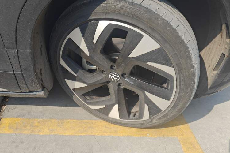 Used Volkswagen ID.6 CROZZ 2022 High-Performance PRIME Edition Right Front Wheel Hub