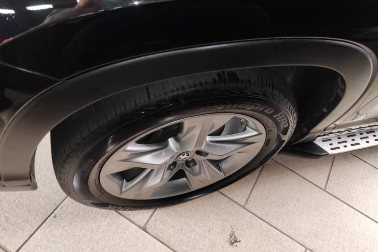 Used Toyota Highlander 2015 2.0T Four-Wheel Drive Luxury Edition 7-Seater Left Front Wheel Hub