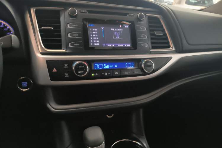 Used Toyota Highlander 2018 2.0T Four-Wheel Drive Knight Edition 7 Seats China VI Standard Audio And AC Panel