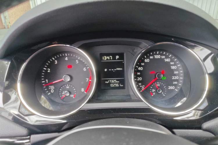 Used Volkswagen Sagitar 2015 230TSI Automatic Comfort Version Instrument Cluster