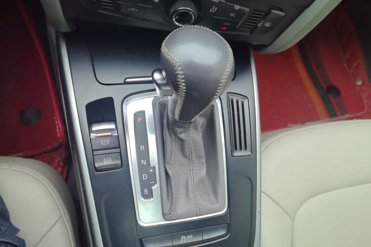 Used Audi A4L 2012 1.8 TFSI Automatic Comfort Model
