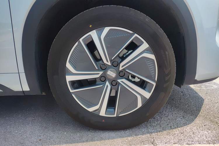 Used Geely Galaxy Xingjian 7 EM-i 2025 55 km Launch Edition Right Front Wheel Hub