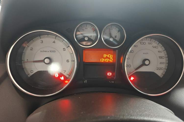 Used Peugeot 308 2014 Enjoy Edition Classic 1.6L Manual YouShang Model Odometer Close Up