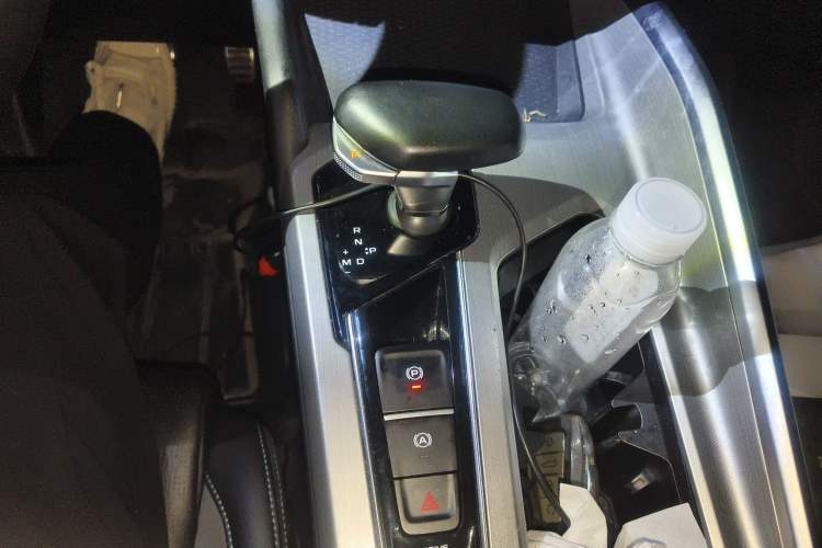 Used Geely Auto Preface 2023 2.0TD "Only This Verdant Green" Edition Gear Lever