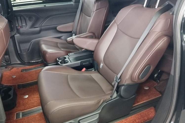 Used Toyota Granvia 2024 2.5L Hybrid Prestige PLUS Four-Wheel Drive Version Left Rear Seat