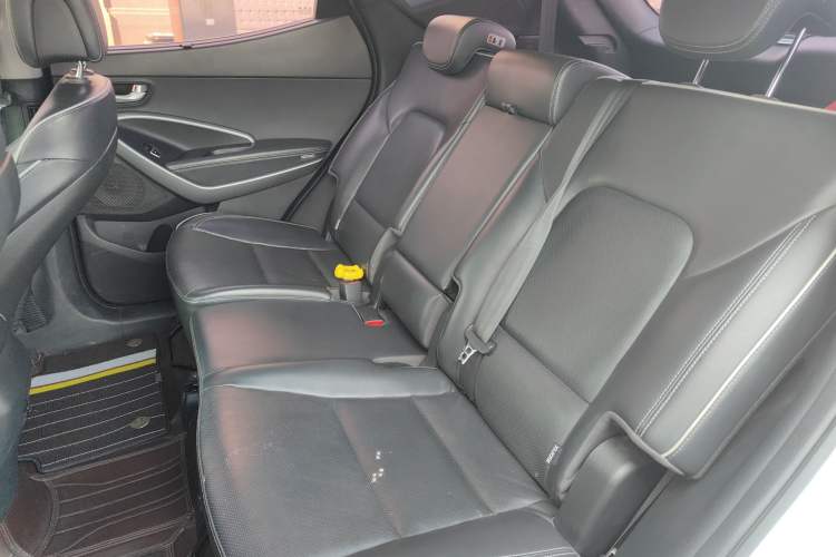 Used Hyundai Santa Fe 2017 2.0T Automatic Two-Wheel Drive Smart Version 7 Seats
