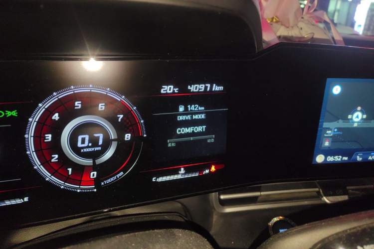 Used Hyundai Elantra 2021 1.5L CVT GLX Elite Edition Odometer Close Up