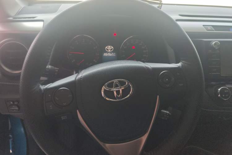 Used Toyota RAV4 2016 2.0L CVT Two-Wheel Drive Smart Edition China V Standard Instrument Cluster