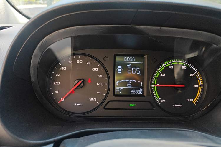 Used Roewe Clever 2022 311km QiQi BoBo Edition Odometer Close Up