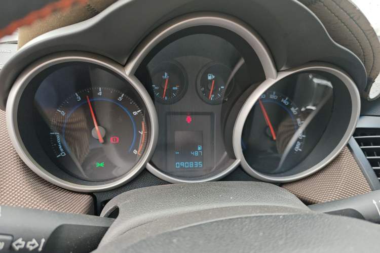 Used Chevrolet Cruze 2013 Hatchback 1.6L Manual Luxury Model
