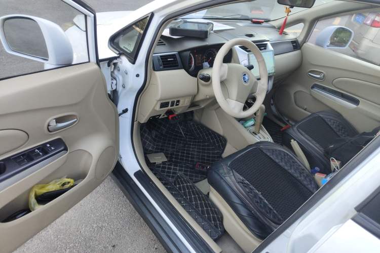 Used Venucia D50 2013 1.6L Automatic Luxury Edition
