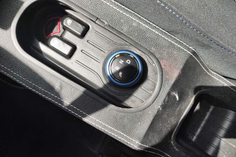 Used Wuling Hongguang MINIEV 2020 Zizai Version Lithium-NMC Gear Lever