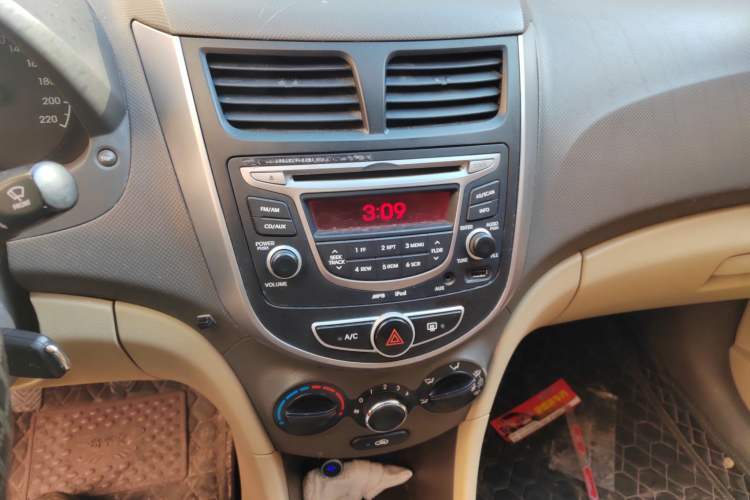 Used Hyundai Verna (older generation) 2010 Sedan 1.4L Manual Standard GL Model
