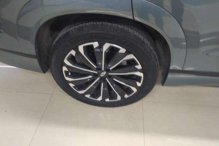 Used Chery Tiggo 9 2023 2.0T Dual-Clutch Two-Wheel Drive Luxury Edition 5 Seats Right Rear Wheel Hub