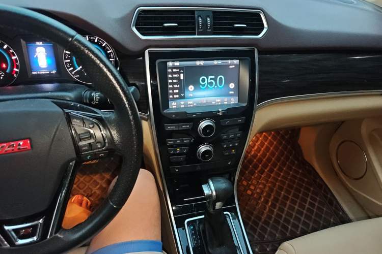 Used Haval H2 2015 1.5T Automatic Two-Wheel Drive Elite Edition Audio And AC Panel