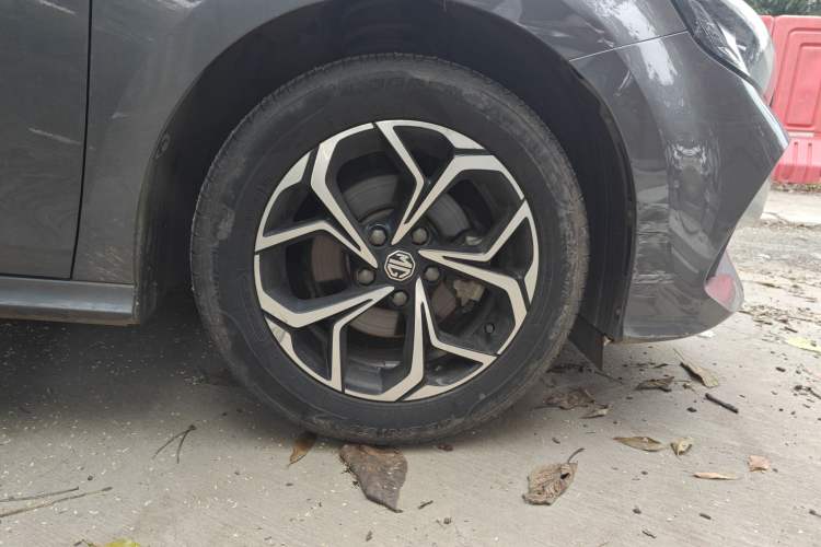 Used MG 5 2021 180 DVVT CVT Youth Luxury Edition
