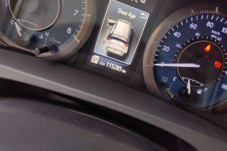 Used Toyota SIENNA 2018 3.5 Four-Wheel Drive LE Version 7 Seats – Canadian Edition Odometer Close Up