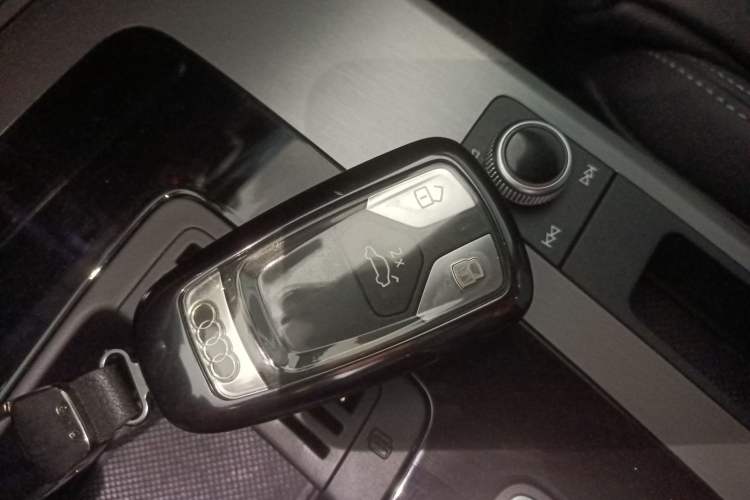 Used Audi Q5L Sportback 2021 40 TFSI Fashion Model Vehicle Key