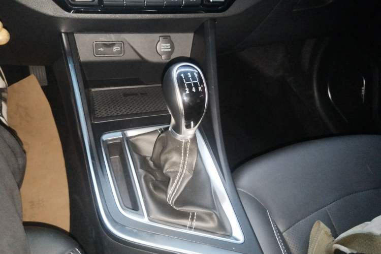 Used Geely Auto Vision X3 2019 Upgraded Model 1.5L Manual Luxury Version
