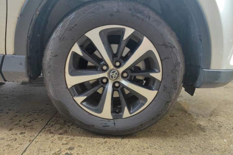 Used Toyota RAV4 2016 2.0L CVT Two-Wheel Drive Urban Edition China V Standard