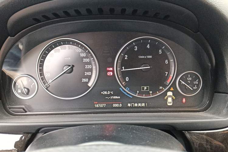 Used BMW 5 Series 2014 525Li Leading Model
