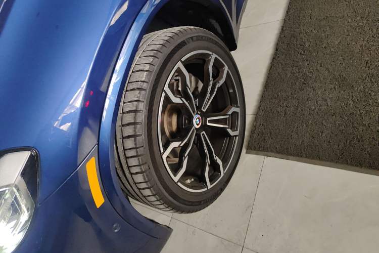 Used BMW X3 2022 Second Facelift xDrive30i Leading Edition M Night Sky Package Left Front Wheel Hub