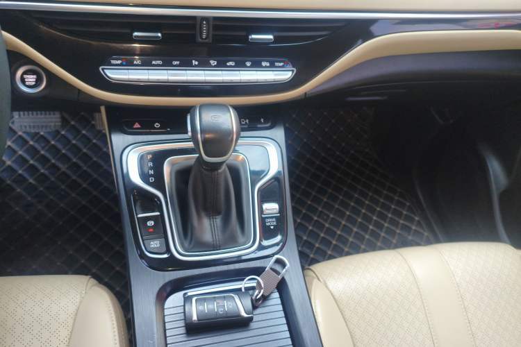 Used GAC Trumpchi M6 2021 PRO 270T DCT Luxury Edition Gear Lever