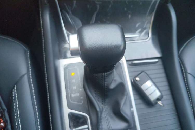 Used Roewe RX8 2019 30T Two-Wheel Drive Supreme Flagship Edition Gear Lever