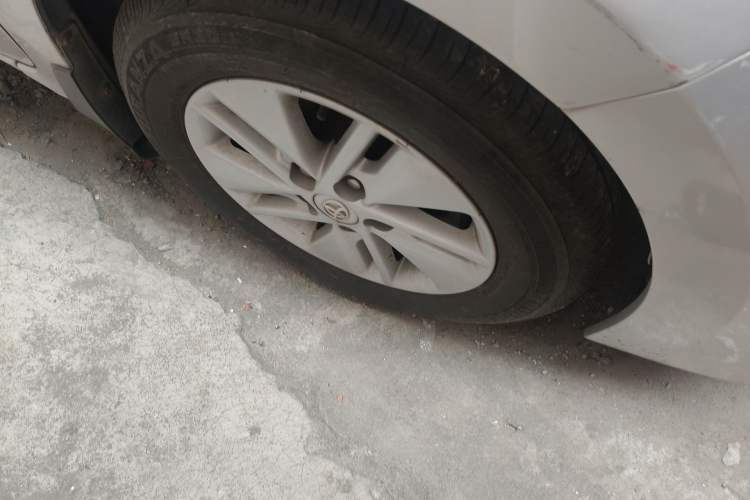 Used Toyota Corolla 2014 1.6L CVT GL-i Right Front Wheel Hub