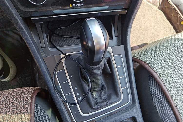 Used Volkswagen Golf 2018 1.6L Automatic Comfort Model Gear Lever