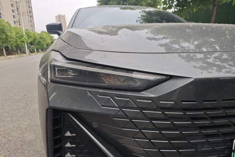 Used CHANGAN UNI-V iDD 2023 ZhiDian iDD 1.5T 113km Smart & Fun Version