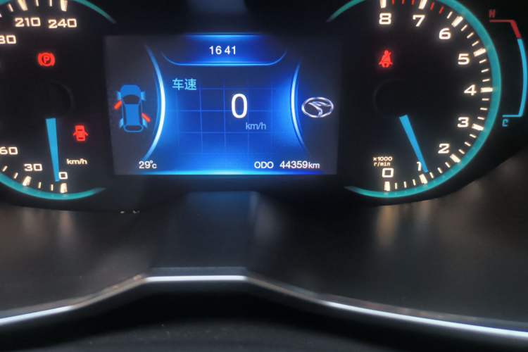 Used Soueast DX7 2015 1.5T Manual Elite Model Odometer Close Up