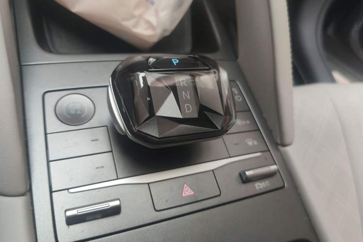 Used BYD Yuan UP 2024 401KM Leading Edition Gear Lever