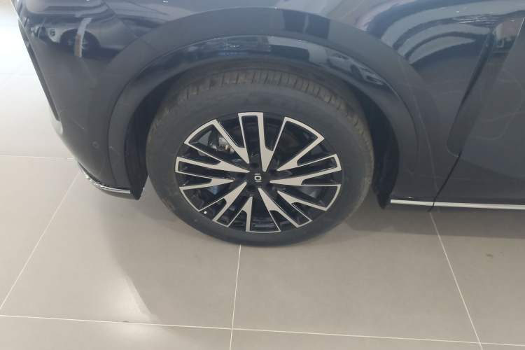 Used CHANGAN NEVO Q07 2025 215 Prestige Edition Left Front Wheel Hub