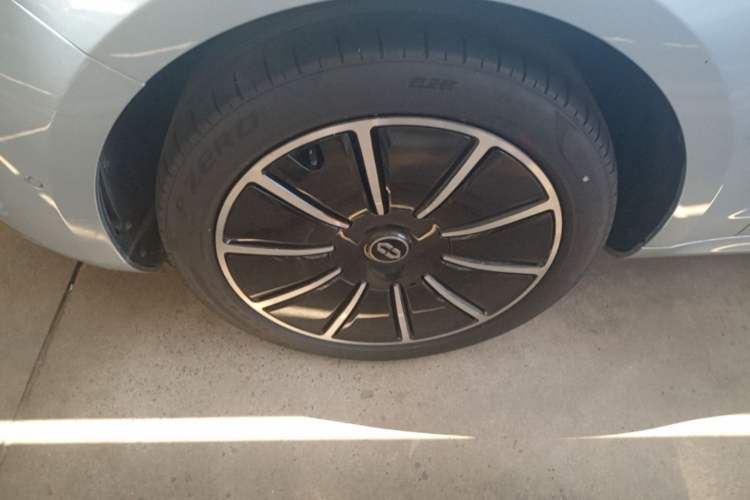Used Hima AITO M5 2022 Pure Electric All-Wheel-Drive Performance Edition Left Front Wheel Hub