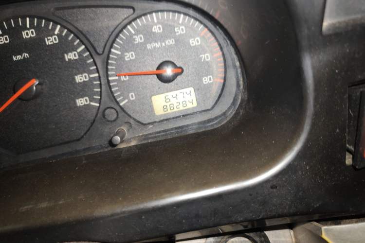 Used Jinbei Hiace 2014 2.0L 5th Generation Kuaiyunwang Business Version 4G19 Odometer Close Up