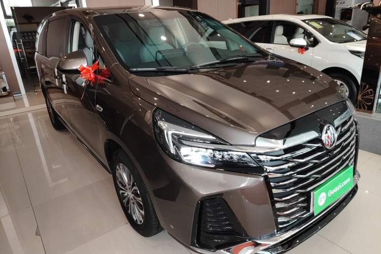 Used Buick GL8 2023 Land Executive Class Smart Enjoyment Model Front Right 45 Deg