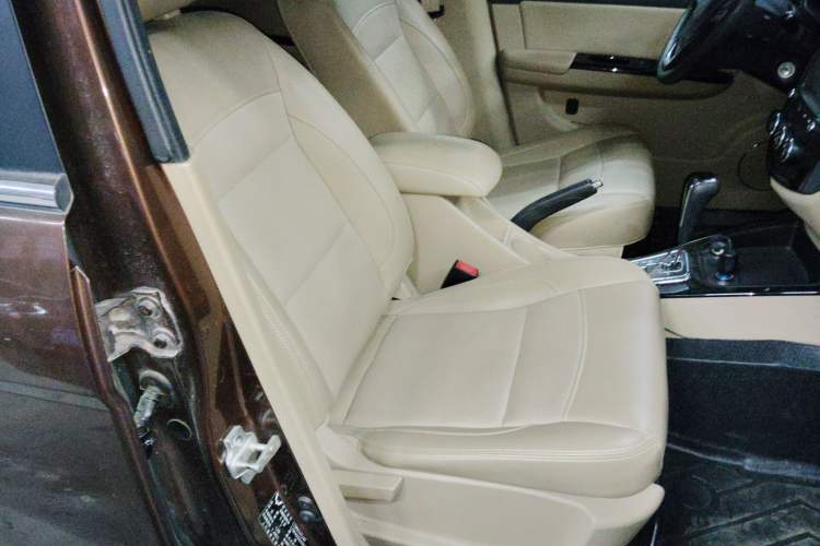 Used Wuling Hongguang 2014 1.5L S Automatic Luxury Model
