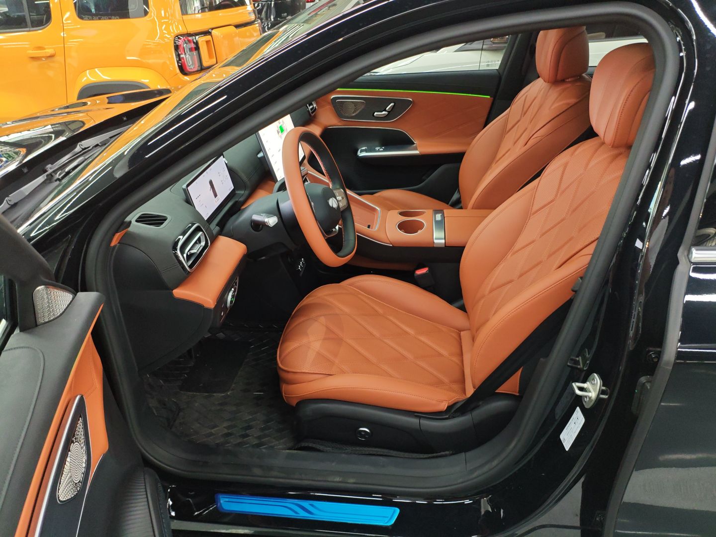 المقاعد الأمامية داخل السيارة