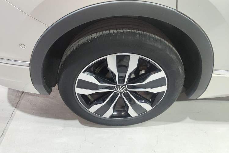 Used Volkswagen Tiguan L 2023 330TSI Automatic Two-Wheel Drive R-Line Enjoyment Edition
