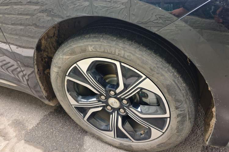 Used Hongqi E-QM5 2023 Base Travel Edition Right Front Wheel Hub